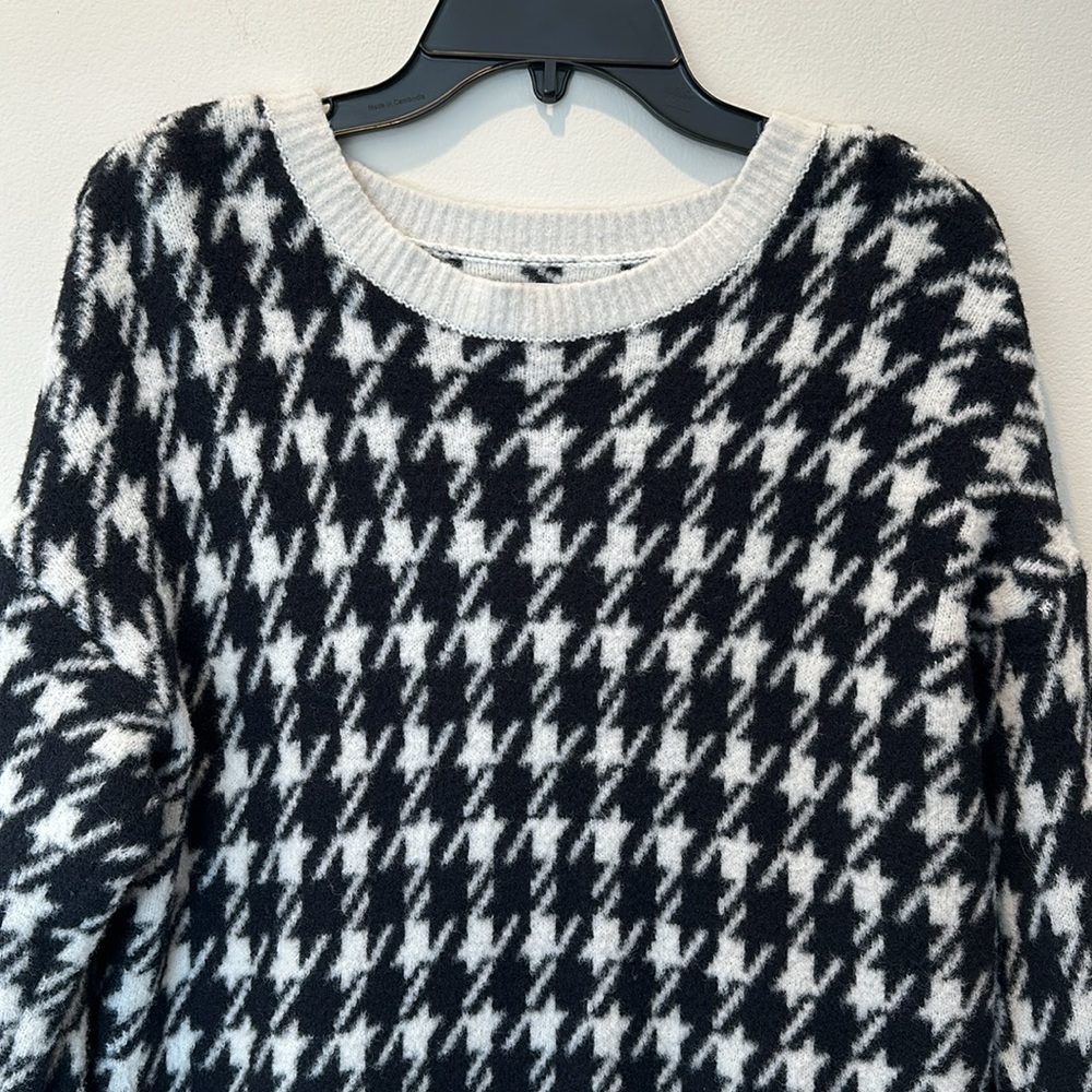 Loft Sweater - Picture 3 of 4